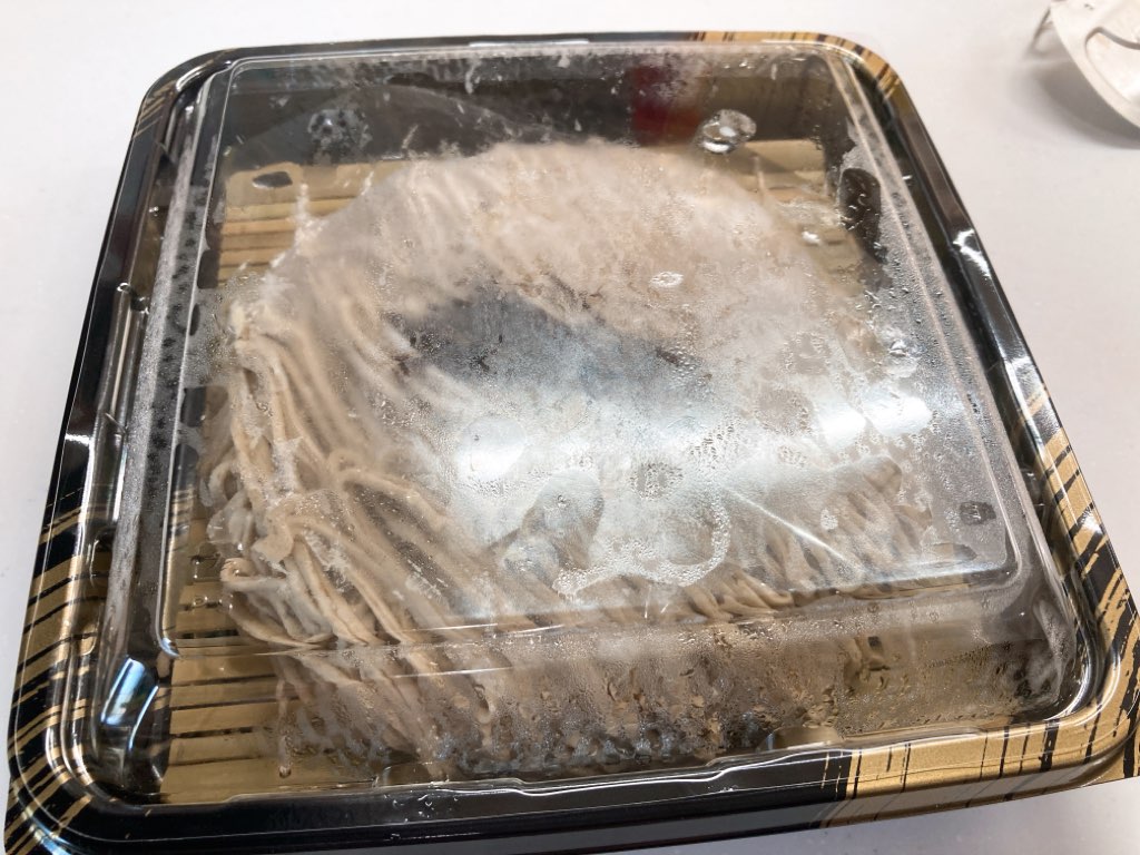 ざるそばそっくりなモンブランのケース