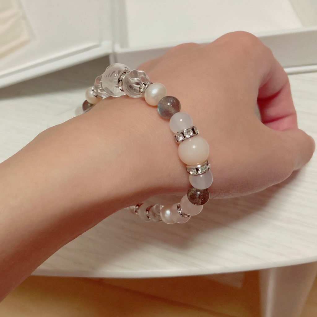 パスクルのブレスレットを装着した写真