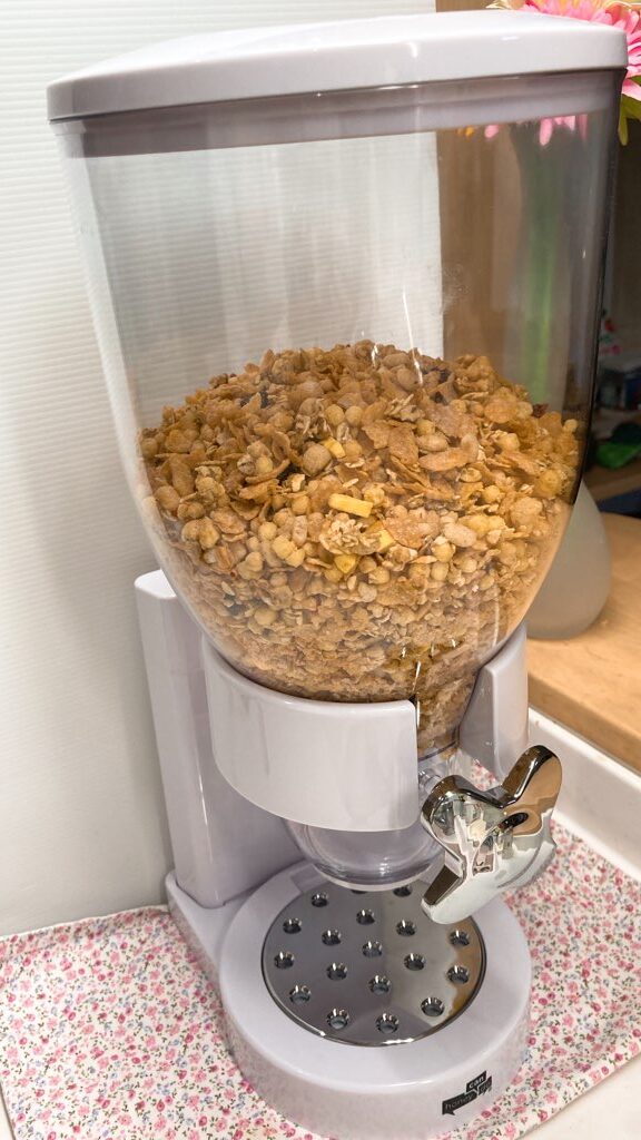 シリアルの入ったポップンディスペンサー