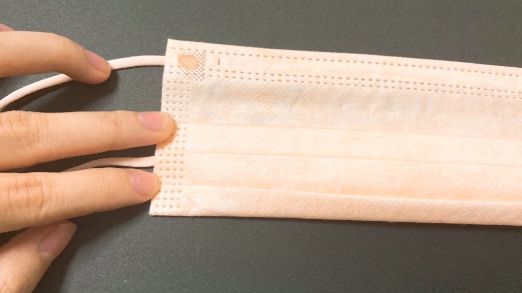 プリーツマスクのサイズ調整 折り曲げたところの写真